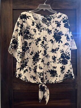 Women's Black & White Floral Tie-Front Top